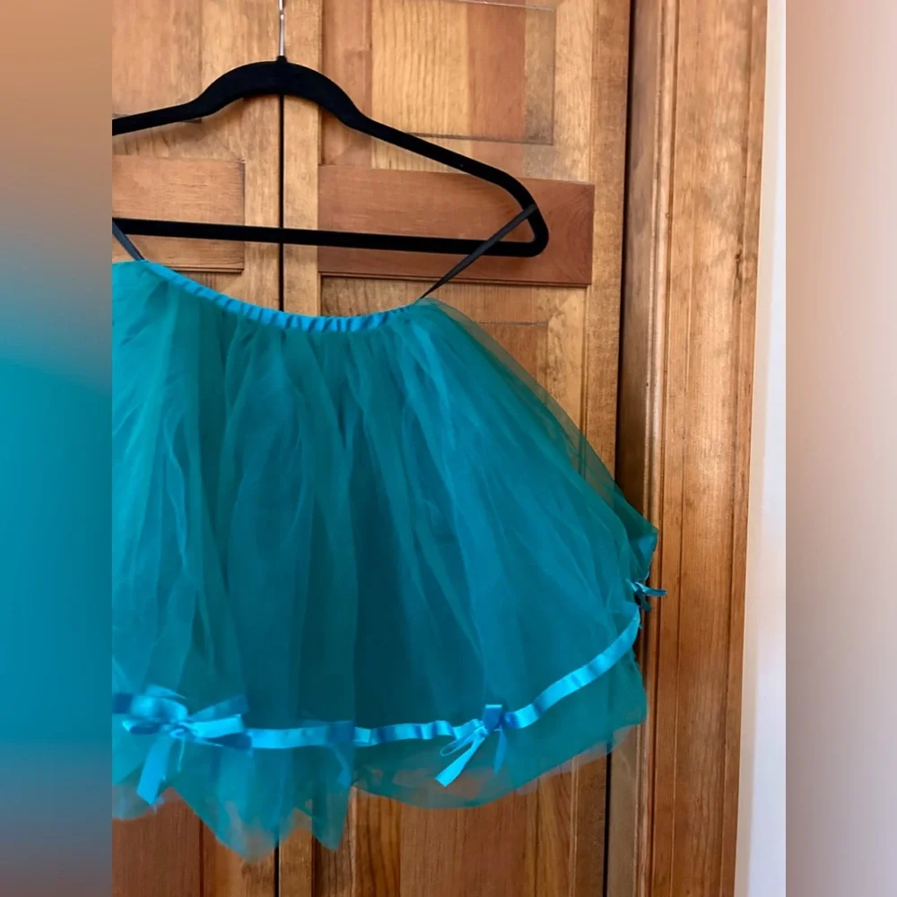Green Revolution Child’s Sz M Blue/Green Tutu W/ Bow Accents Great for Costumes